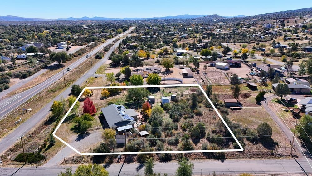 Williamson Valley Home & Property Lines image